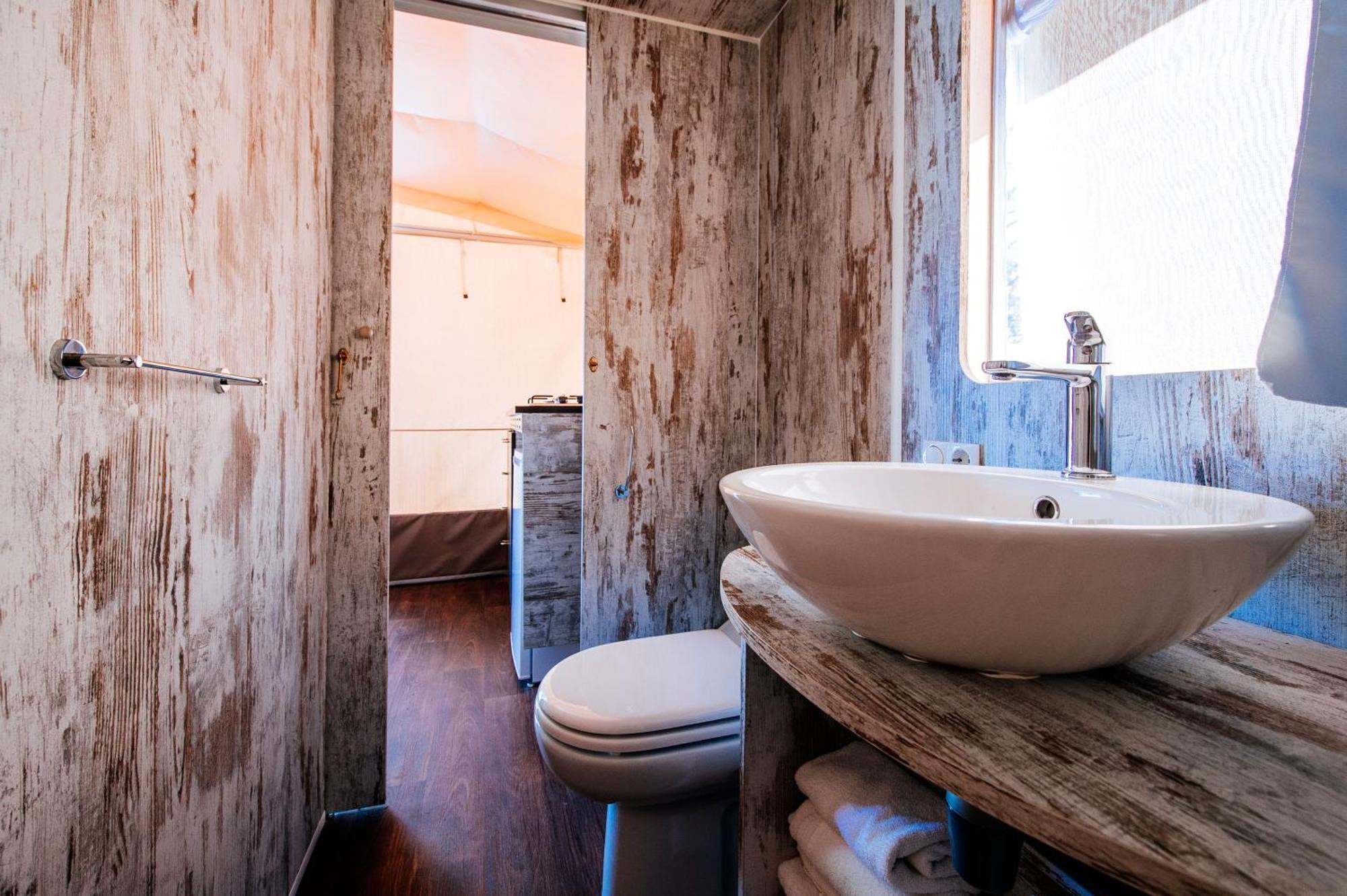 Zaton Holiday Resort Glamping Tents Hoek van Holland Phòng bức ảnh